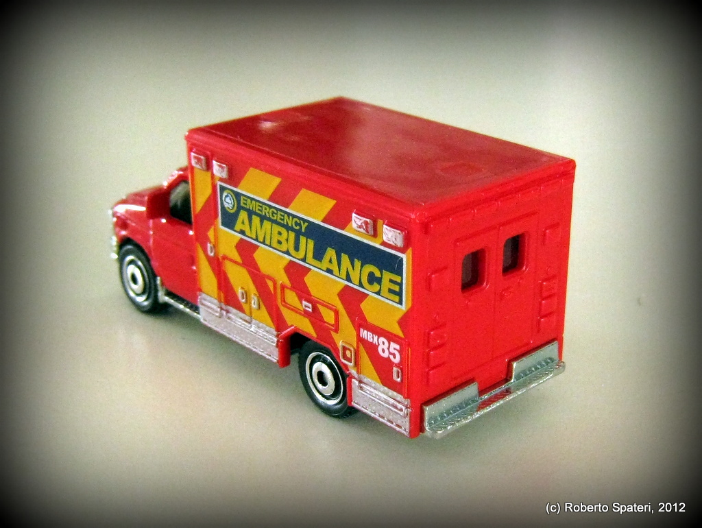 Matchbox Ford E-350 Ambulance 2009 (n.MB-771)